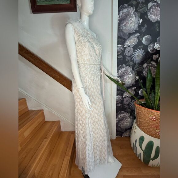 Ostrich Feather & Lace One Shoulder Gown Elegant/ size 6 - Picture 6 of 9